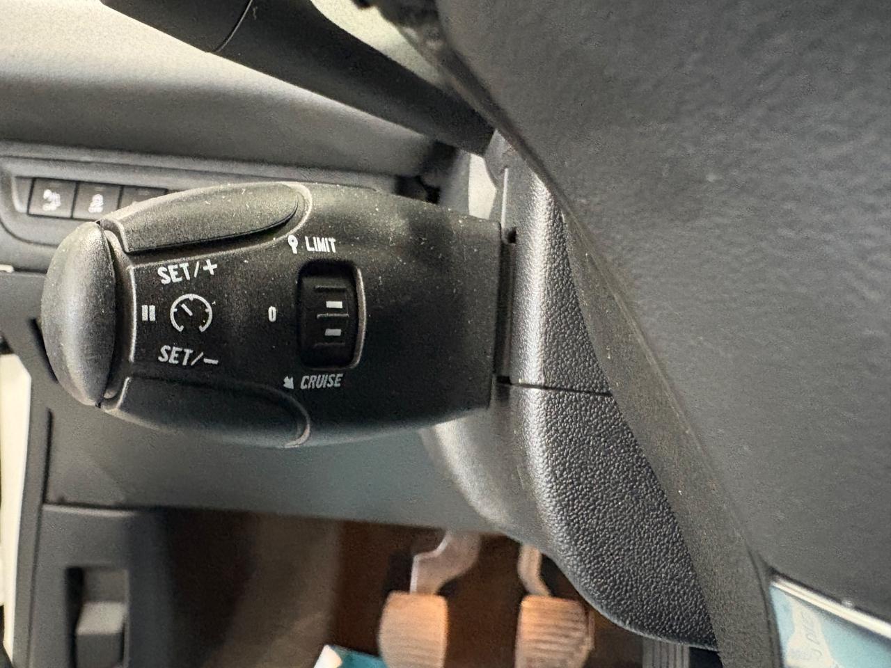 Peugeot 208 1.6 hdi 92 CV 2013 neopatentati