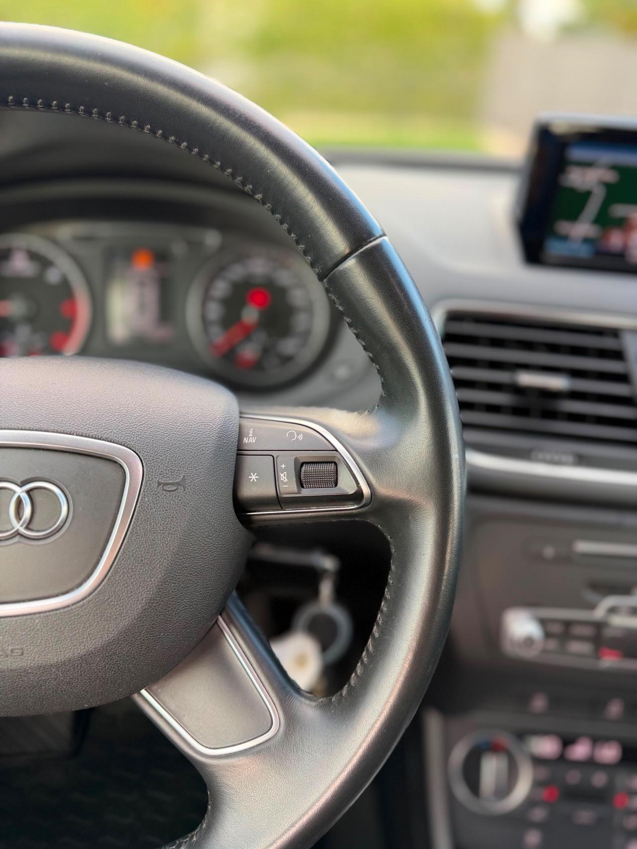 Audi Q3 2.0 TDI 120 CV Business