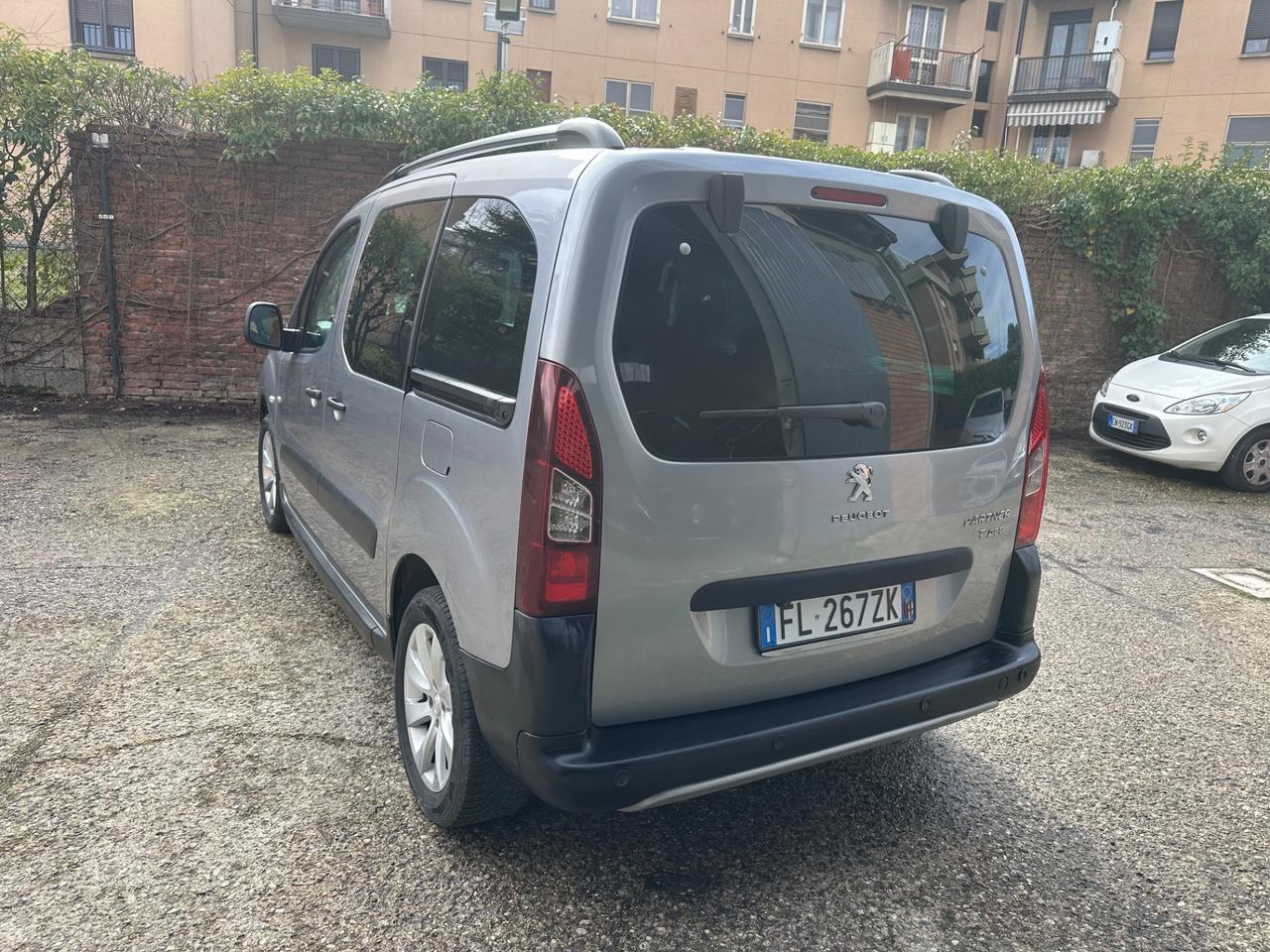 Peugeot Partner Tepee BlueHDi 100 Outdoor