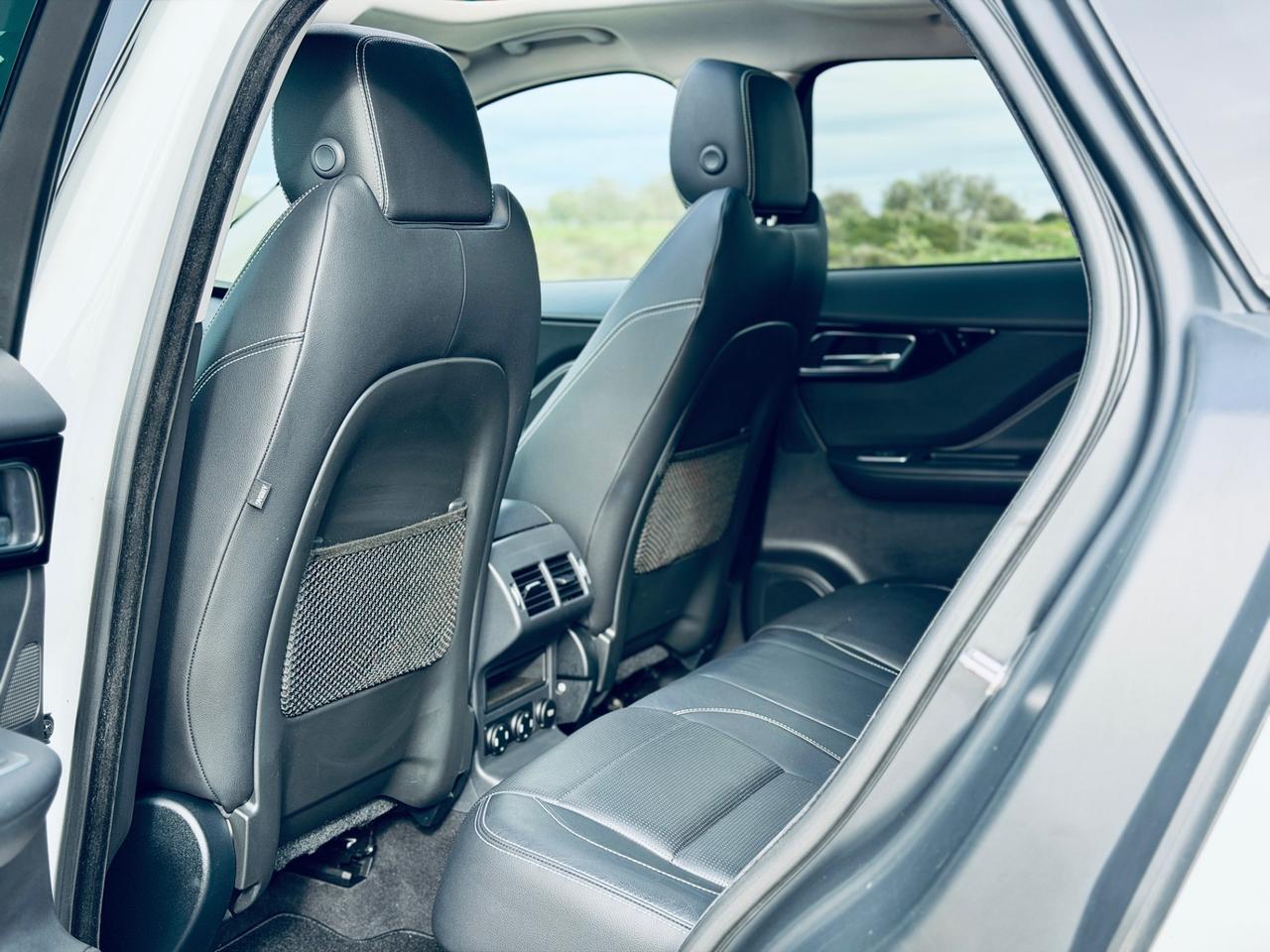 Jaguar F-Pace 2.0 D 180 CV AWD aut. R-Sport