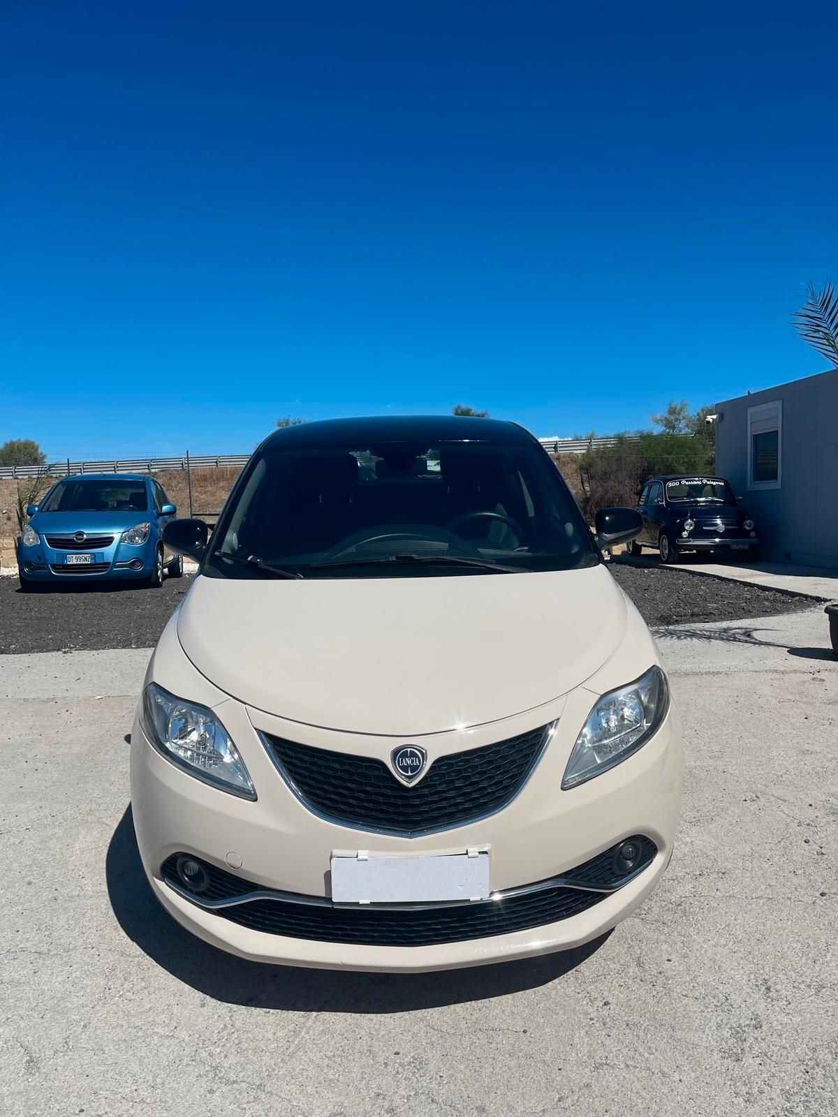 Lancia Ypsilon 1.3 MJT 16V 95 CV 5 porte S&S Silver