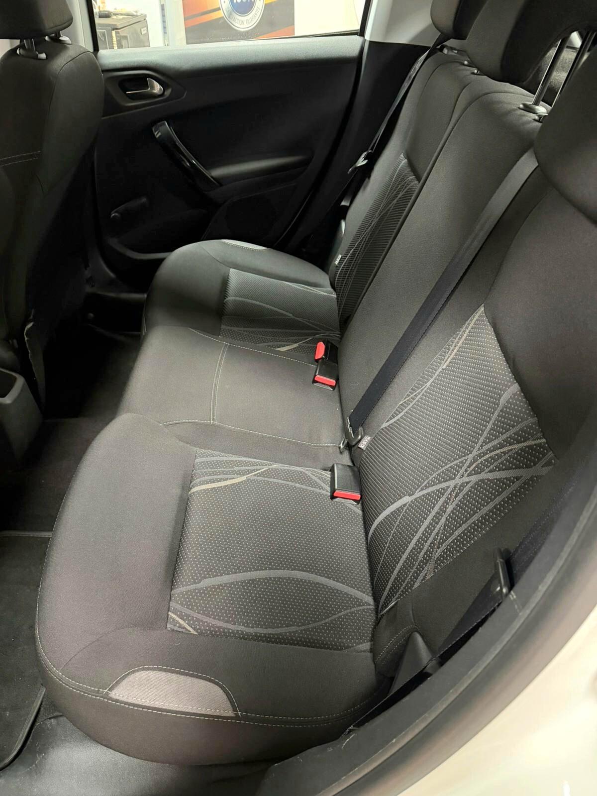 PEUGEOT 208 1.4 HDi 68 CV 5p. ACTIVE