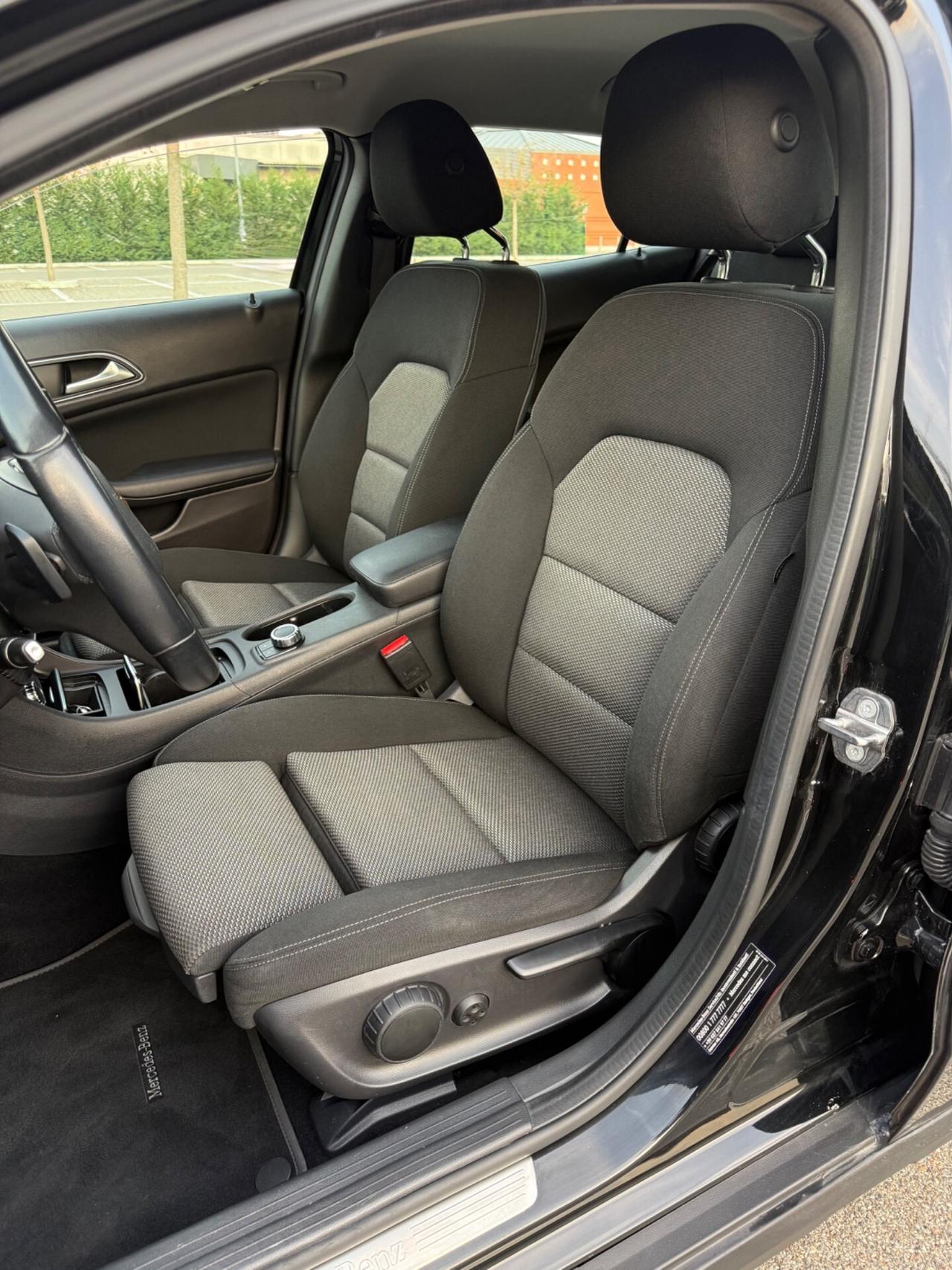 Mercedes-benz GLA 200d Automatic 4Matic Premium*Led*Full
