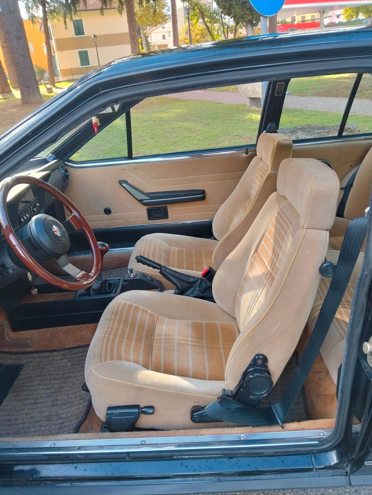 Alfa Romeo GTV 2500 v6