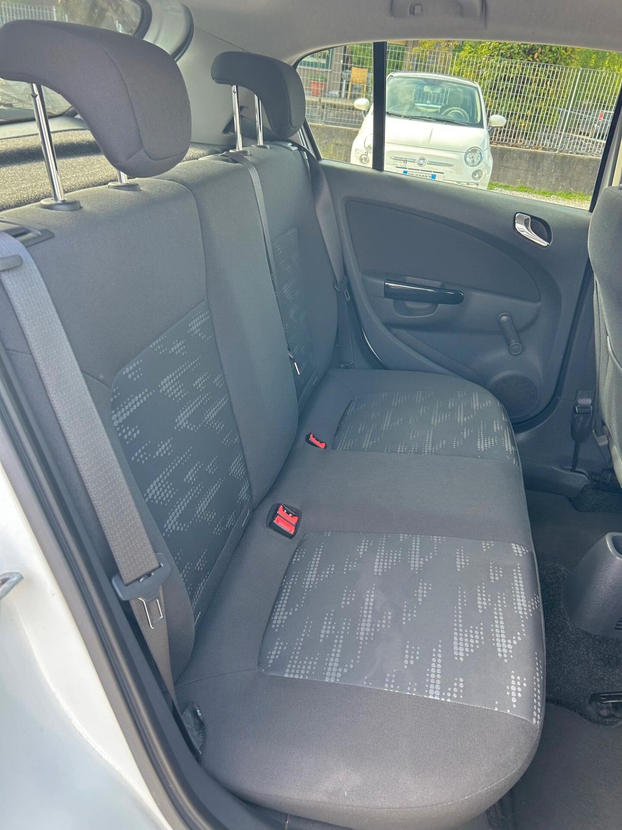 Opel Corsa 1.2 5 porte Cosmo - NEOPATENTATI