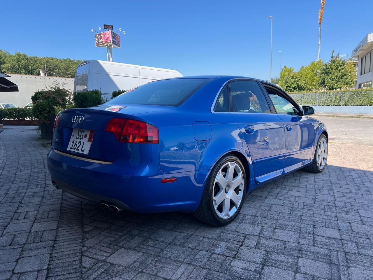 Audi A4 S4 4.2 V8 quattro Sedan Facelift