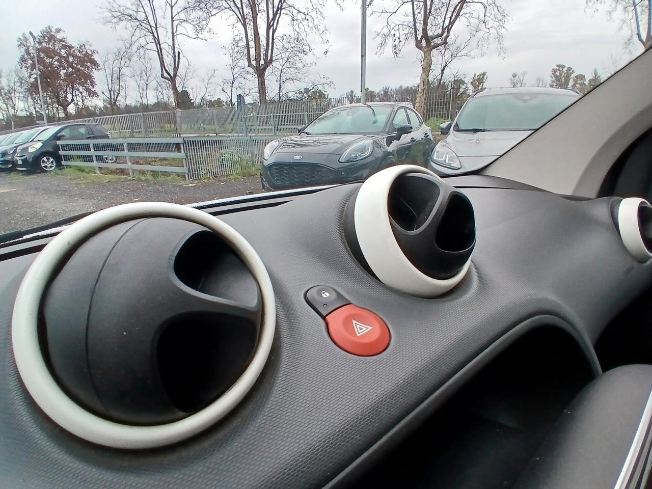 Smart ForTwo 70 1.0 twinamic Youngster pelle navi