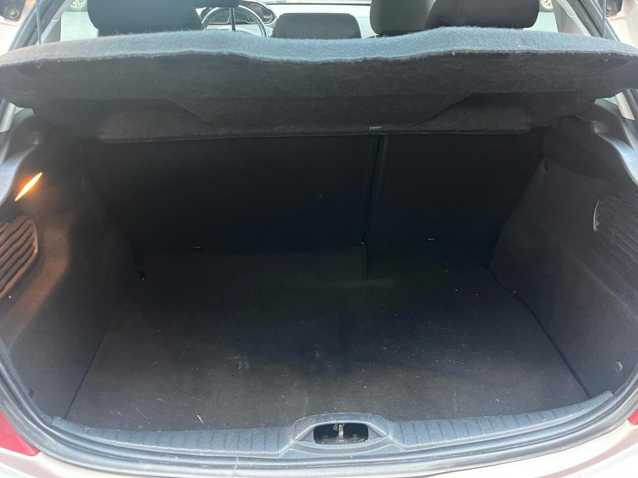 Peugeot 208 1.4 HDi 68 CV 3 porte Access