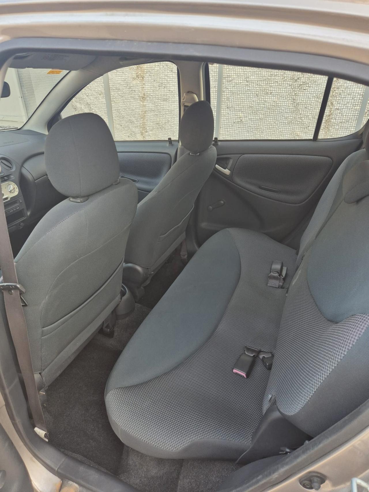 Toyota Yaris 1.4 tdi D-4D cat 5 porte Sol Blue