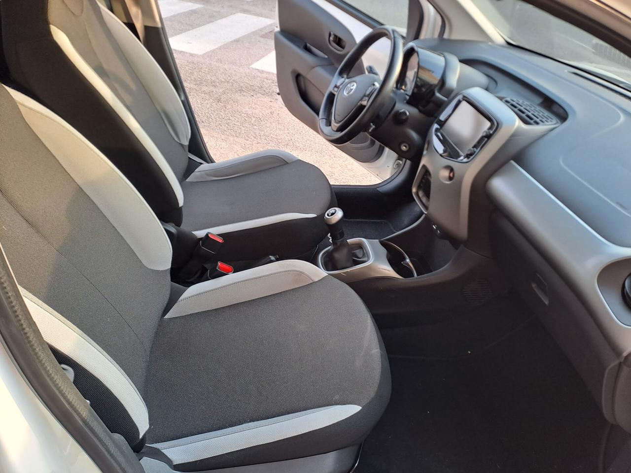 Toyota Aygo 1.0 VVT-i 69 CV 5 porte x-cool