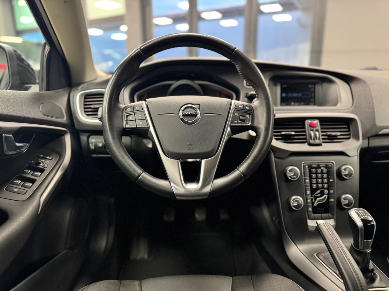 Volvo V40 D2 R-design