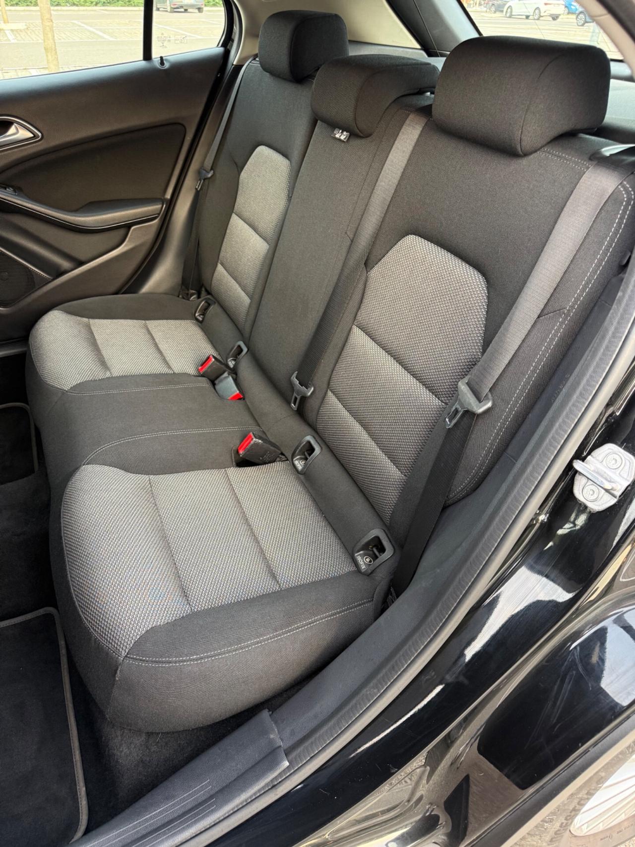 Mercedes-benz GLA 200d Automatic 4Matic Premium*Led*Full