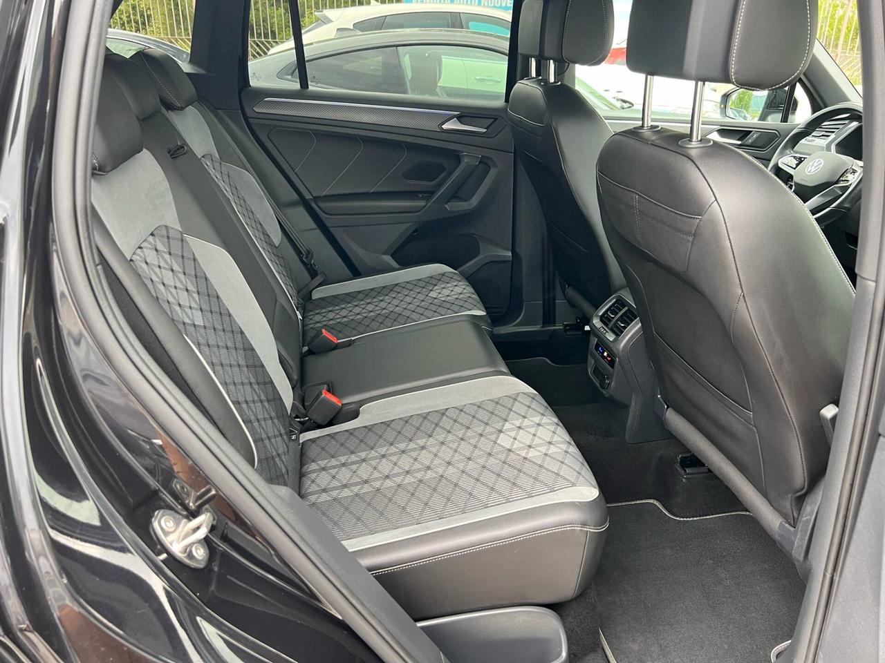 Volkswagen Tiguan 2.0 TDI 150 CV RLINE TOTAL BLACK