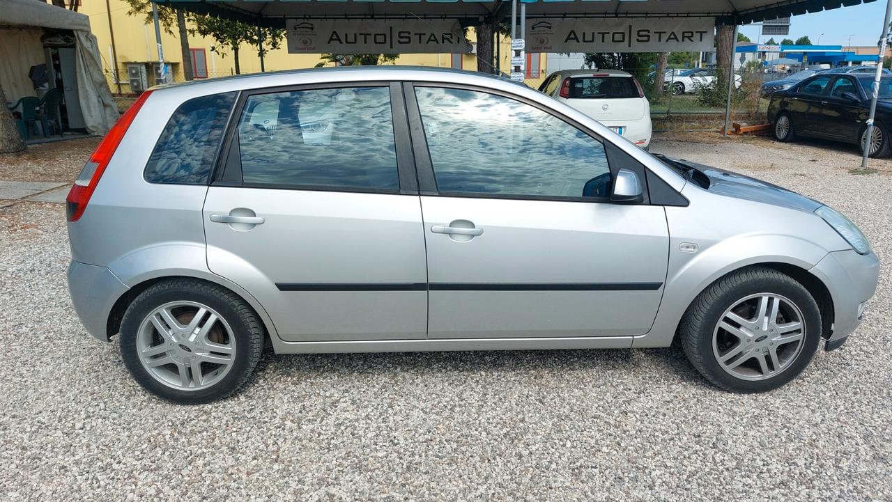 Ford Fiesta ghia 1200 GPL