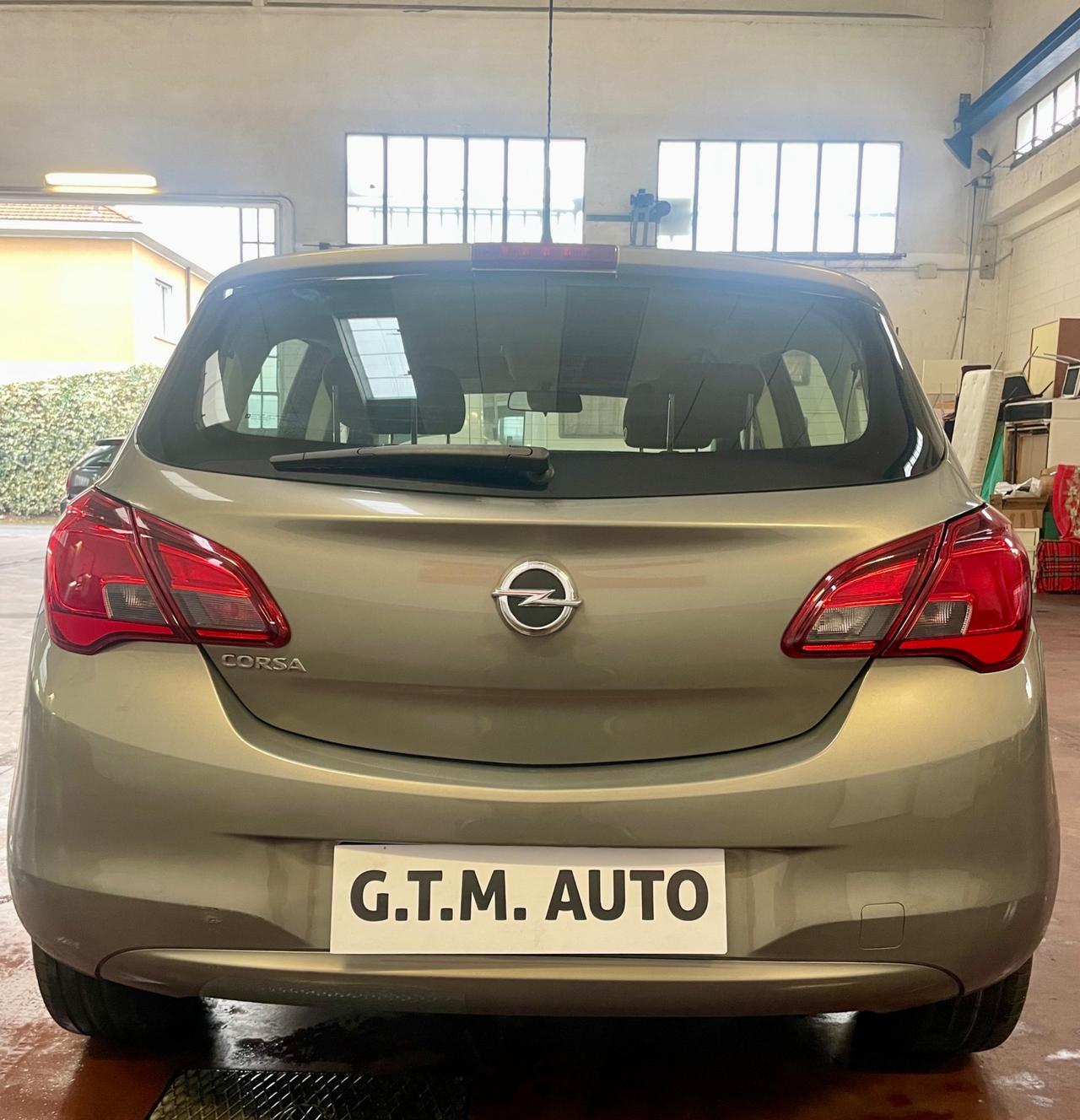 Opel Corsa 1.4 90CV 5 porte per operatori nel settore