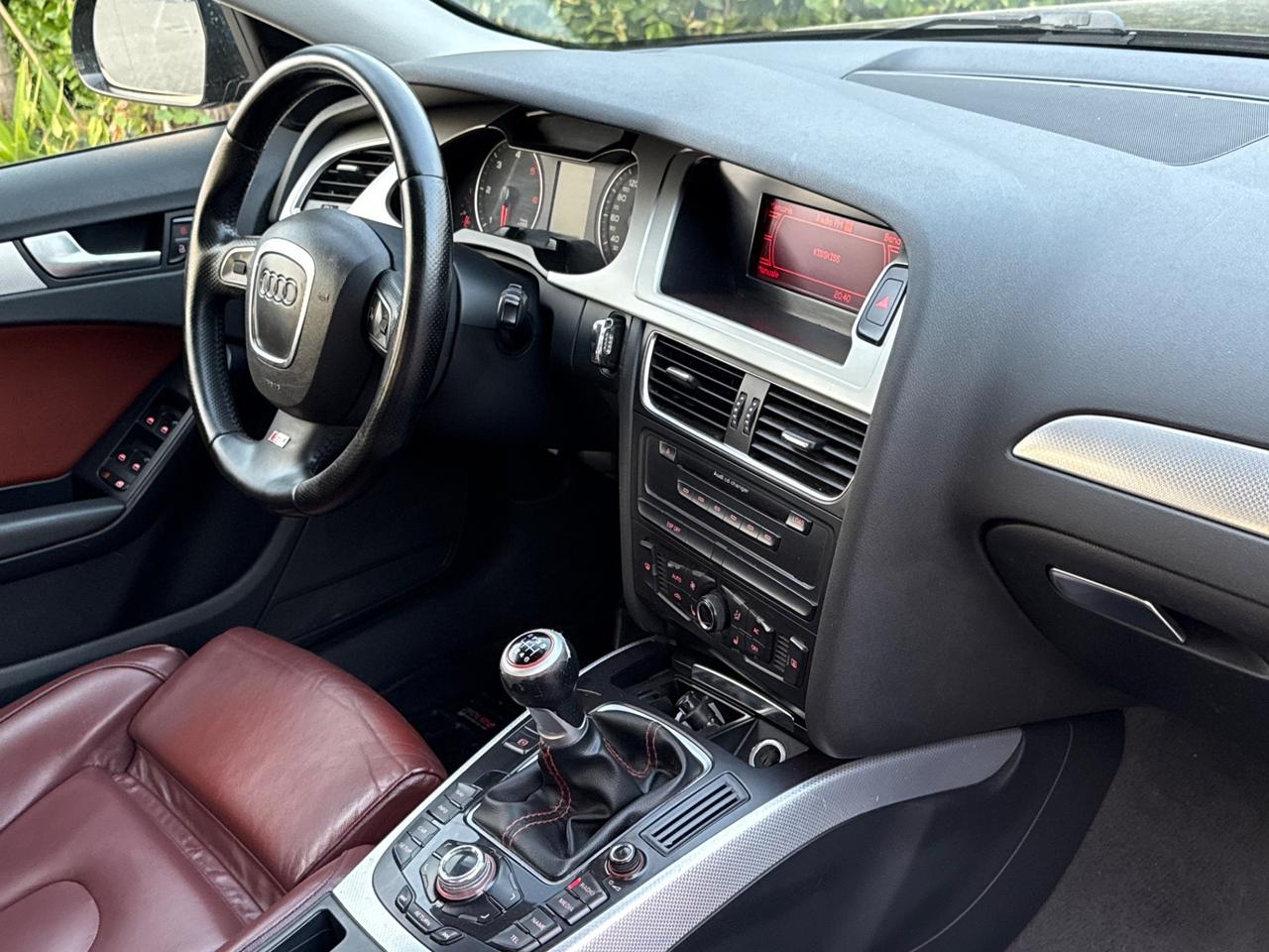 Audi A4 2.0 TDI 143CV S-LINE PELLE CERCHI R18