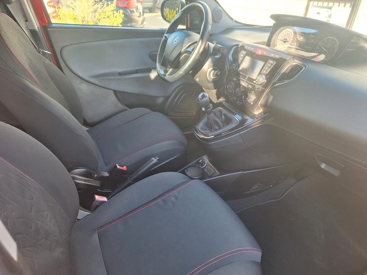Lancia Ypsilon 1.2 69 CV 5 porte Platinum