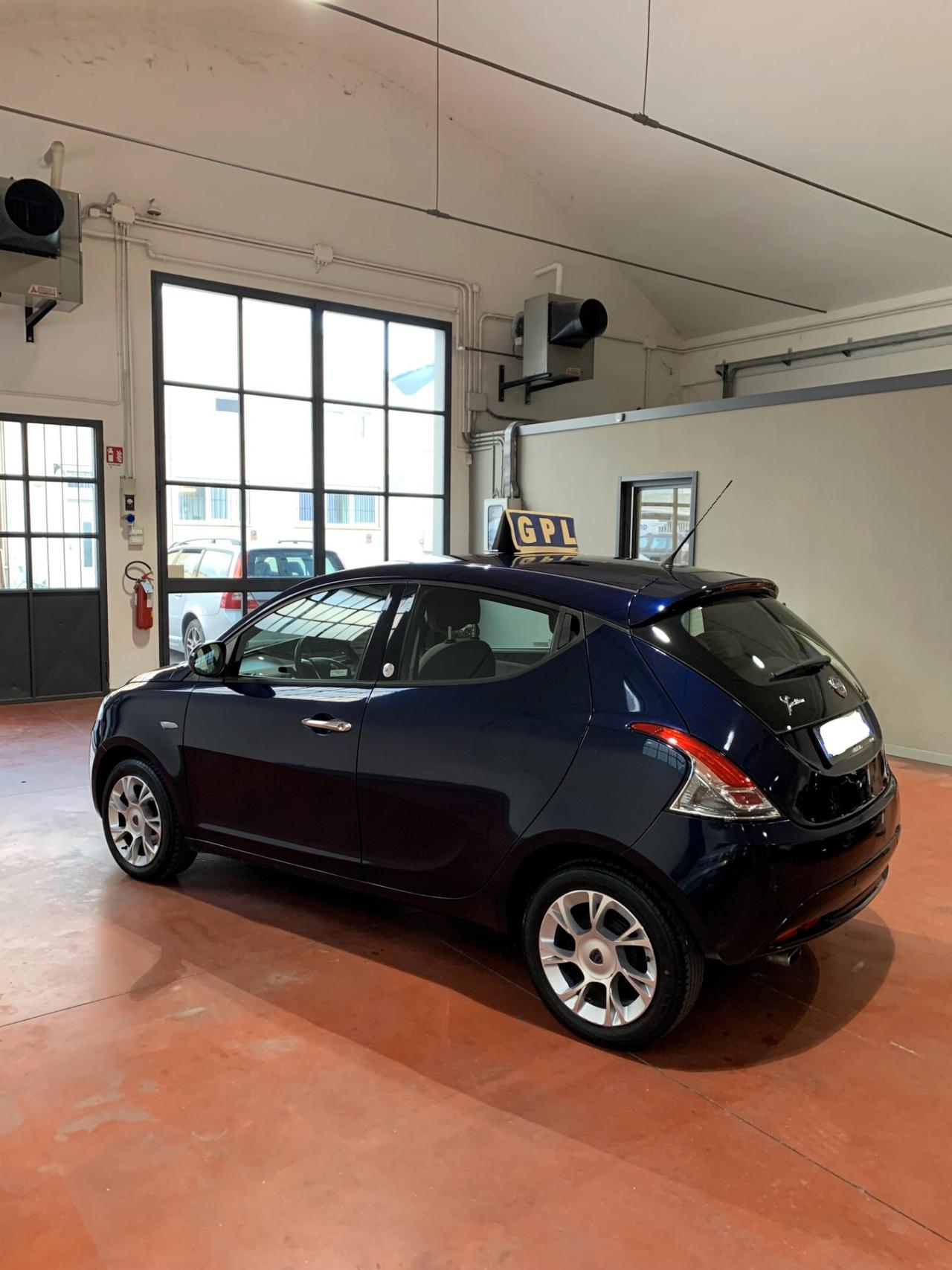 Lancia Ypsilon 1.2 69 CV 5 porte GPL Ecochic Gold-unico proprietario-