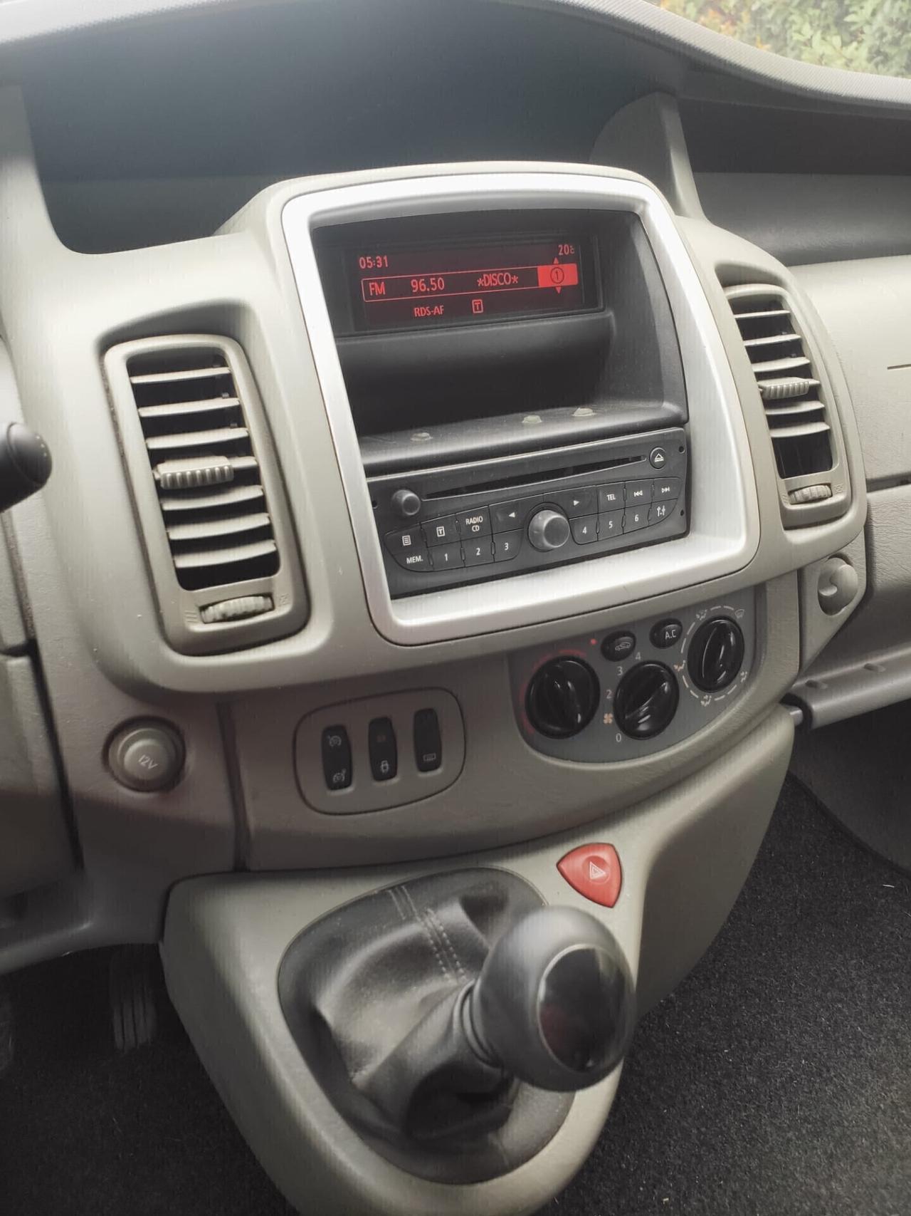 Opel Vivaro Tour 9p 2012