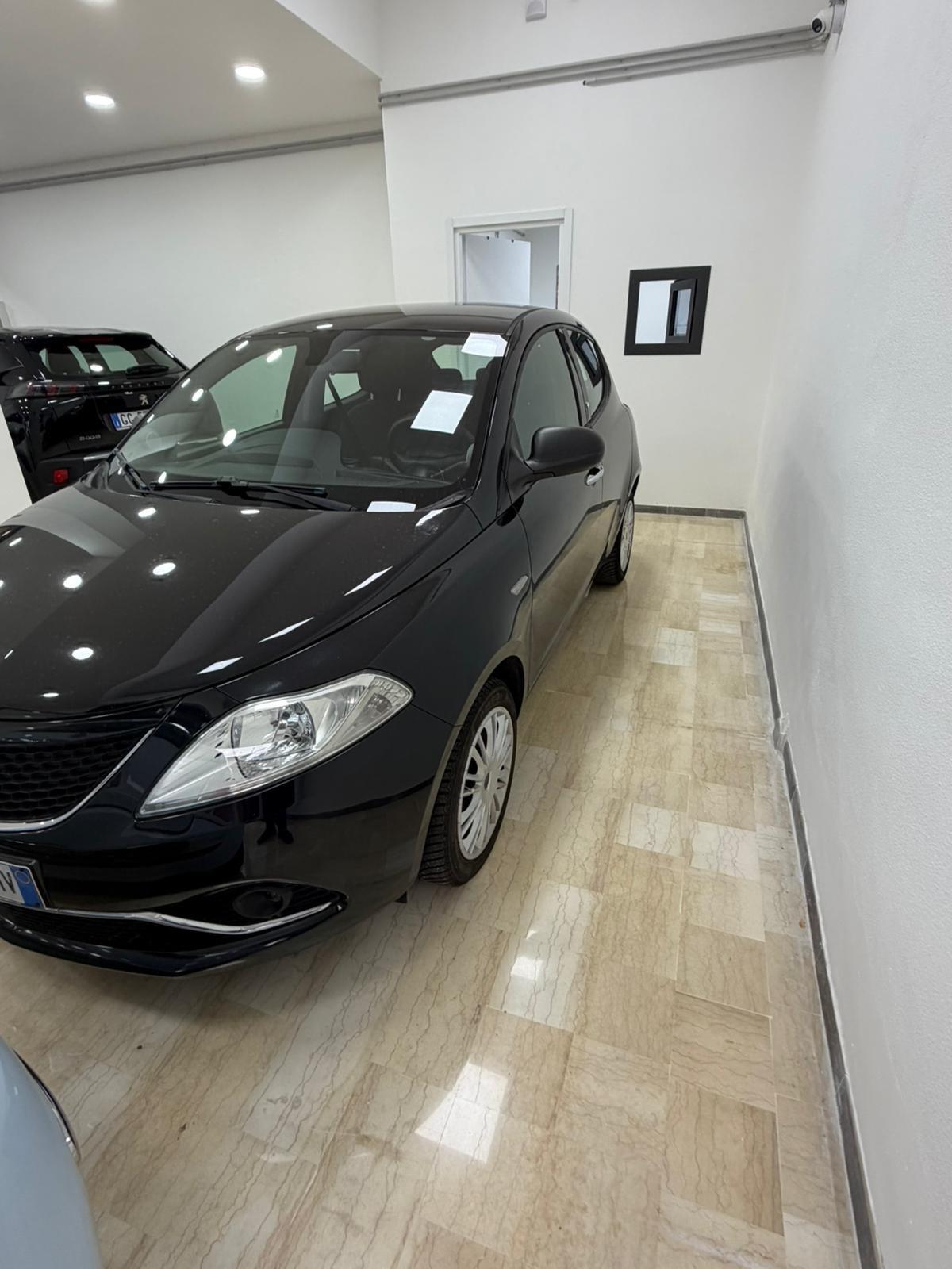 Lancia Ypsilon 1.2 69 CV 5 porte Silver