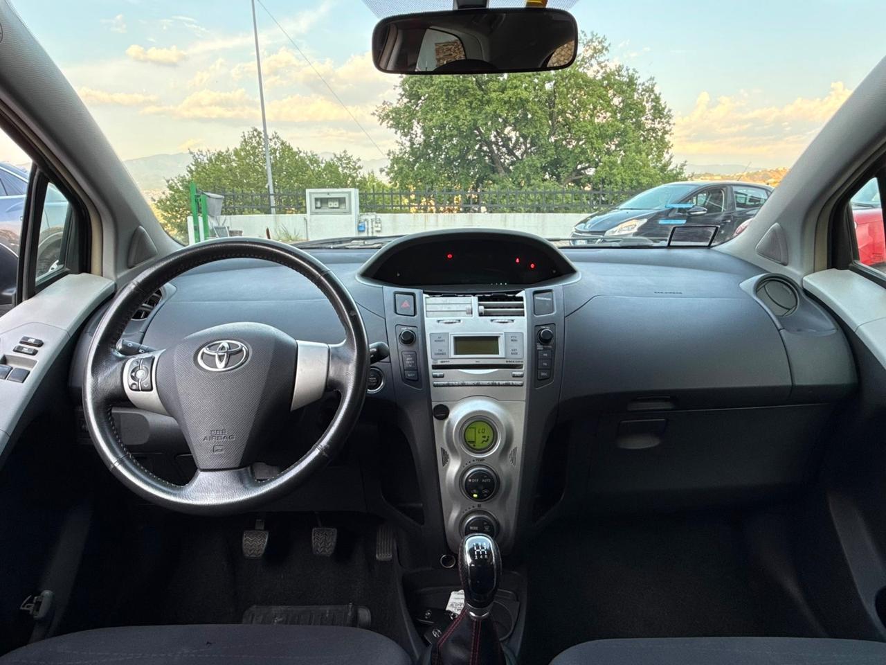 Toyota Yaris 1.0 3 porte Luxury