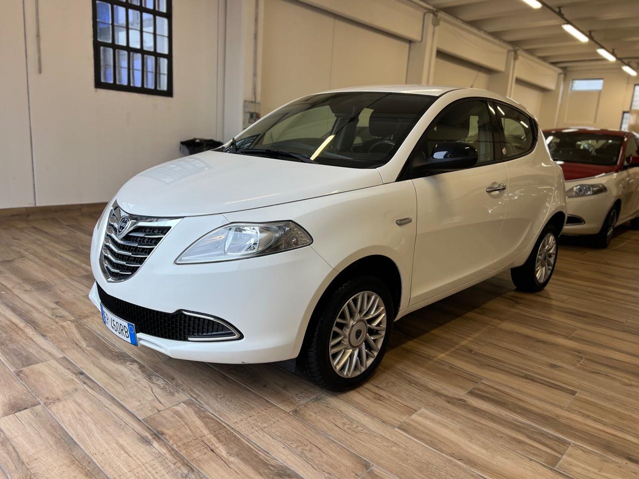 Lancia Ypsilon 0.9 TwinAir 85 CV 5 porte Metano Ecochic Elefantino