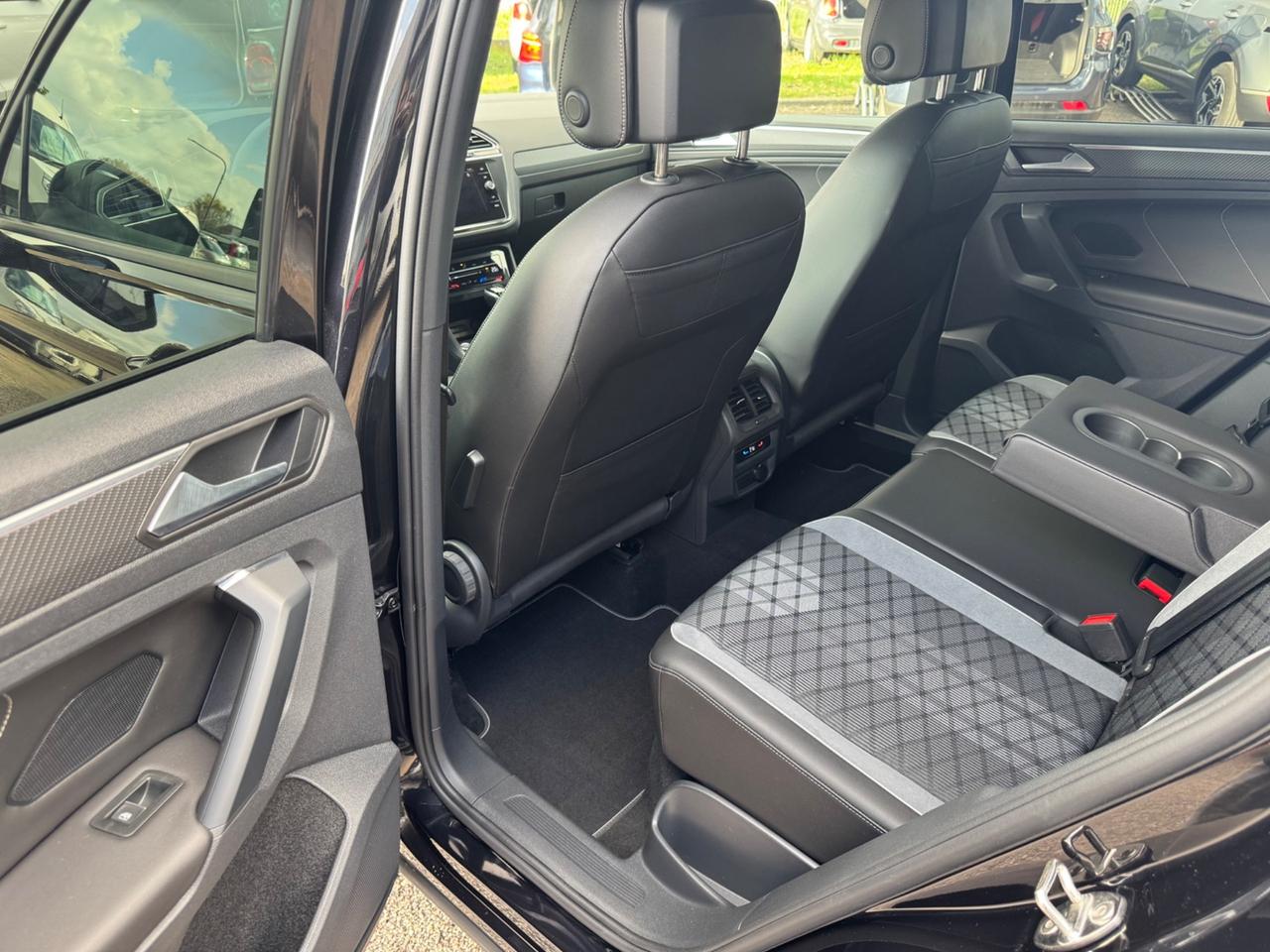 Volkswagen Tiguan 2.0 TDI 150 CV SRC DSG R-Line FULL SERVICE