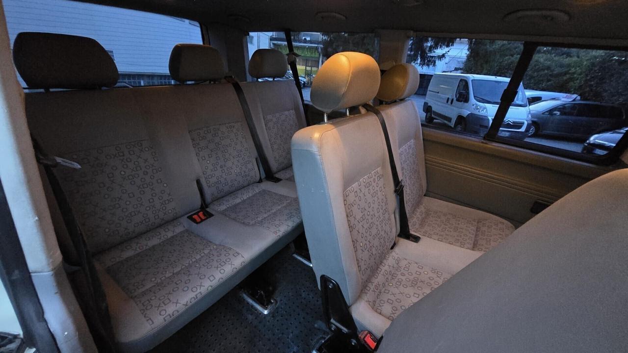 Volkswagen Transporter Caravelle 1.9 TDI/102CV PL