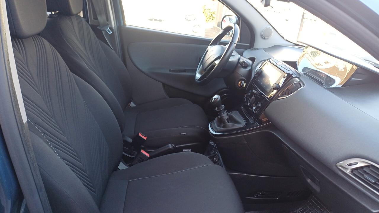 Lancia Ypsilon 1.0 FireFly 5 porte S&S Hybrid Gold