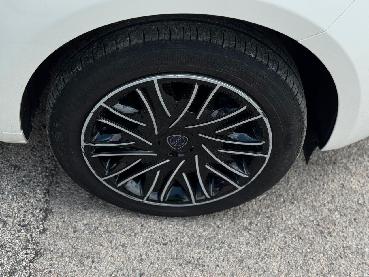 Lancia Ypsilon 1.0 FireFly 5 porte S&S Hybrid Gold