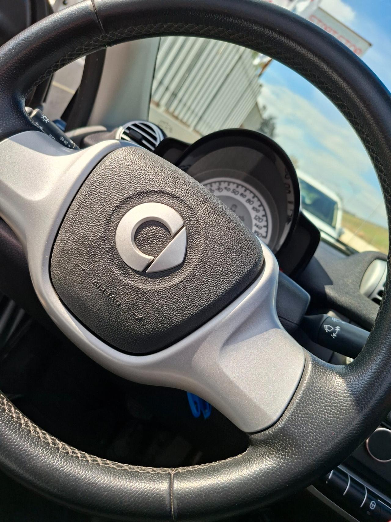 Smart ForTwo 1000 52 kW MHD cabrio passion SERVOSTERZO