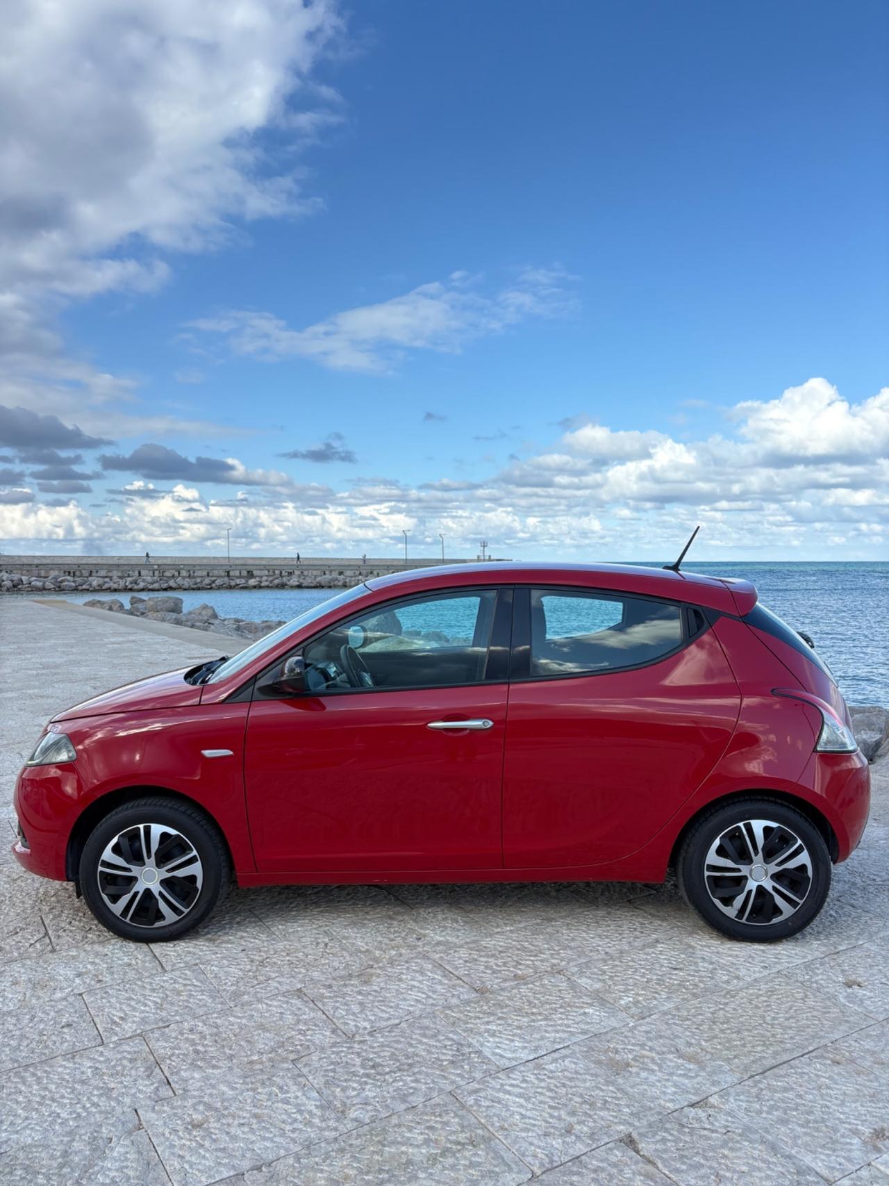 Lancia Ypsilon 1.0 FireFly 5 porte Hybrid