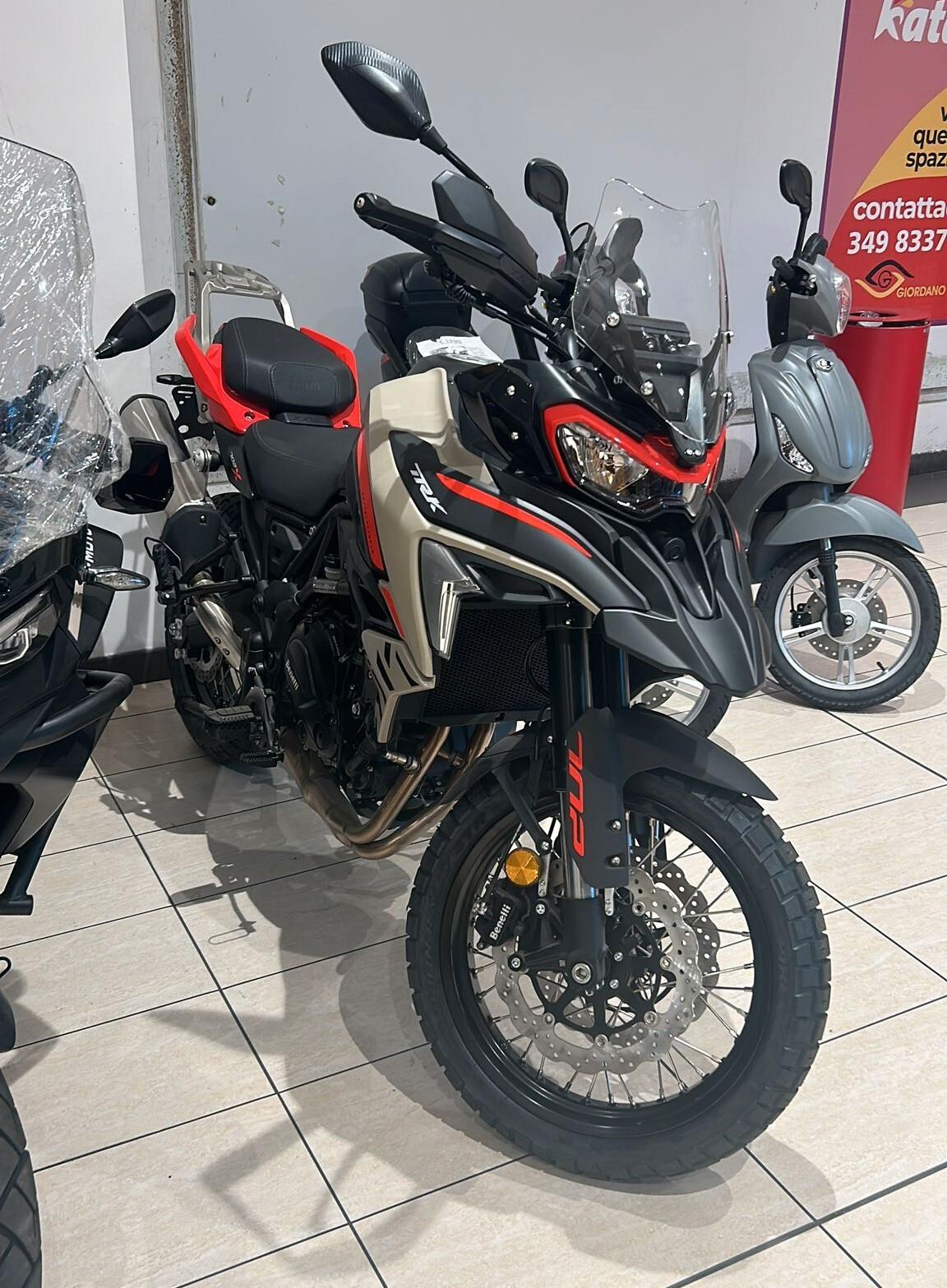 Benelli TRK 702 X - CI TROVIAMO AL CENTRO COMMERCIALE KATANE' -
