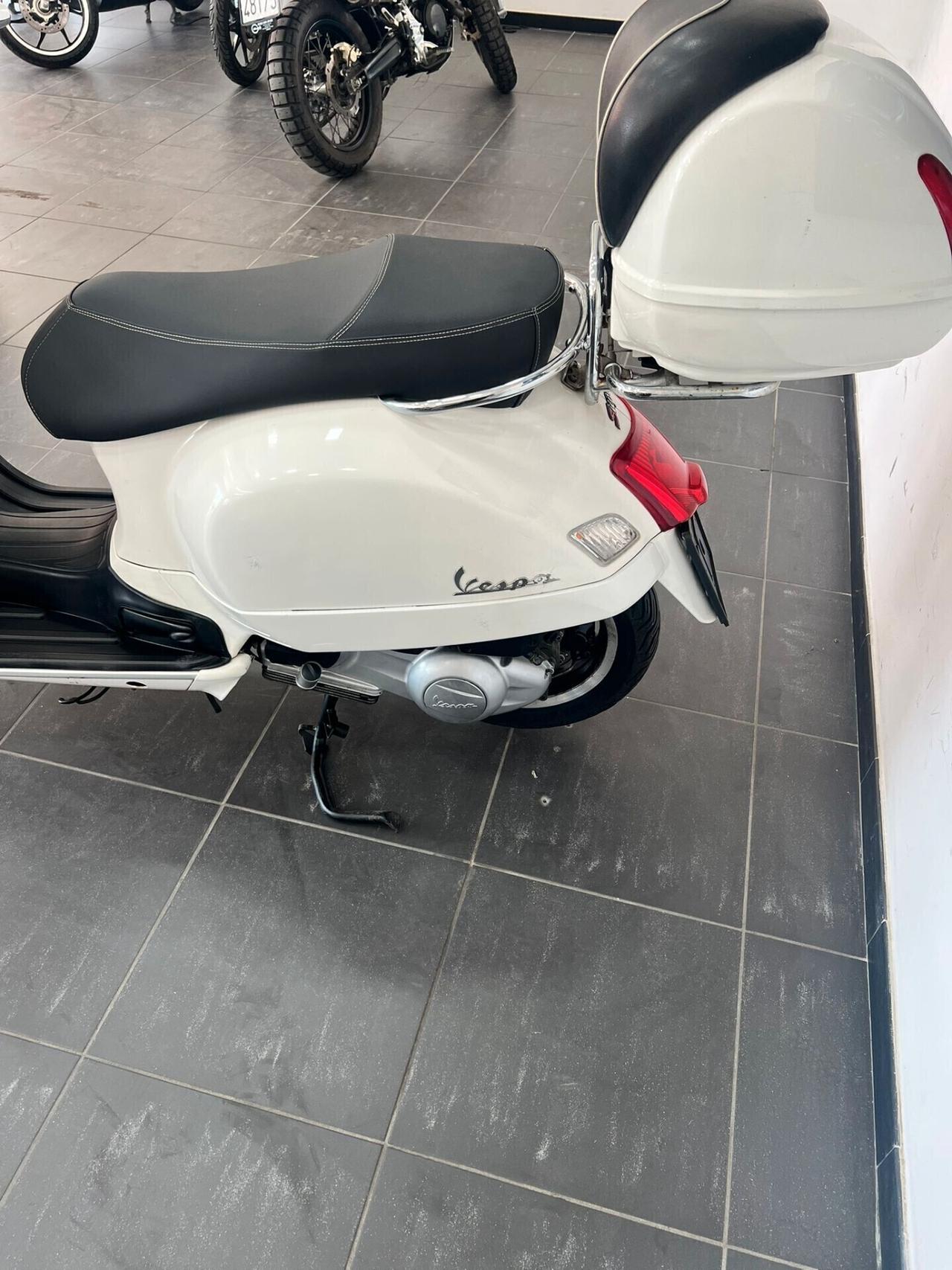 Piaggio Vespa 300 GTS