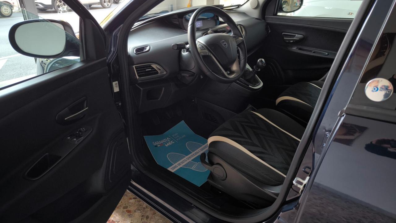 Lancia Ypsilon 1.2 69 CV 5 porte GPL Ecochic Silver