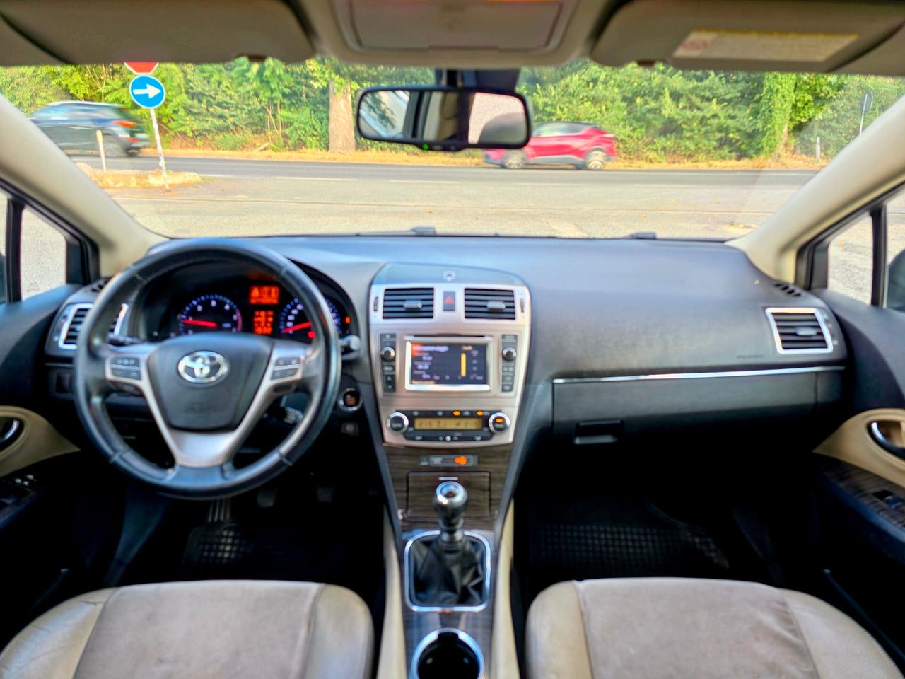 Toyota Avensis 2.2 D-4D Wagon Lounge 2012-E5B Manuale