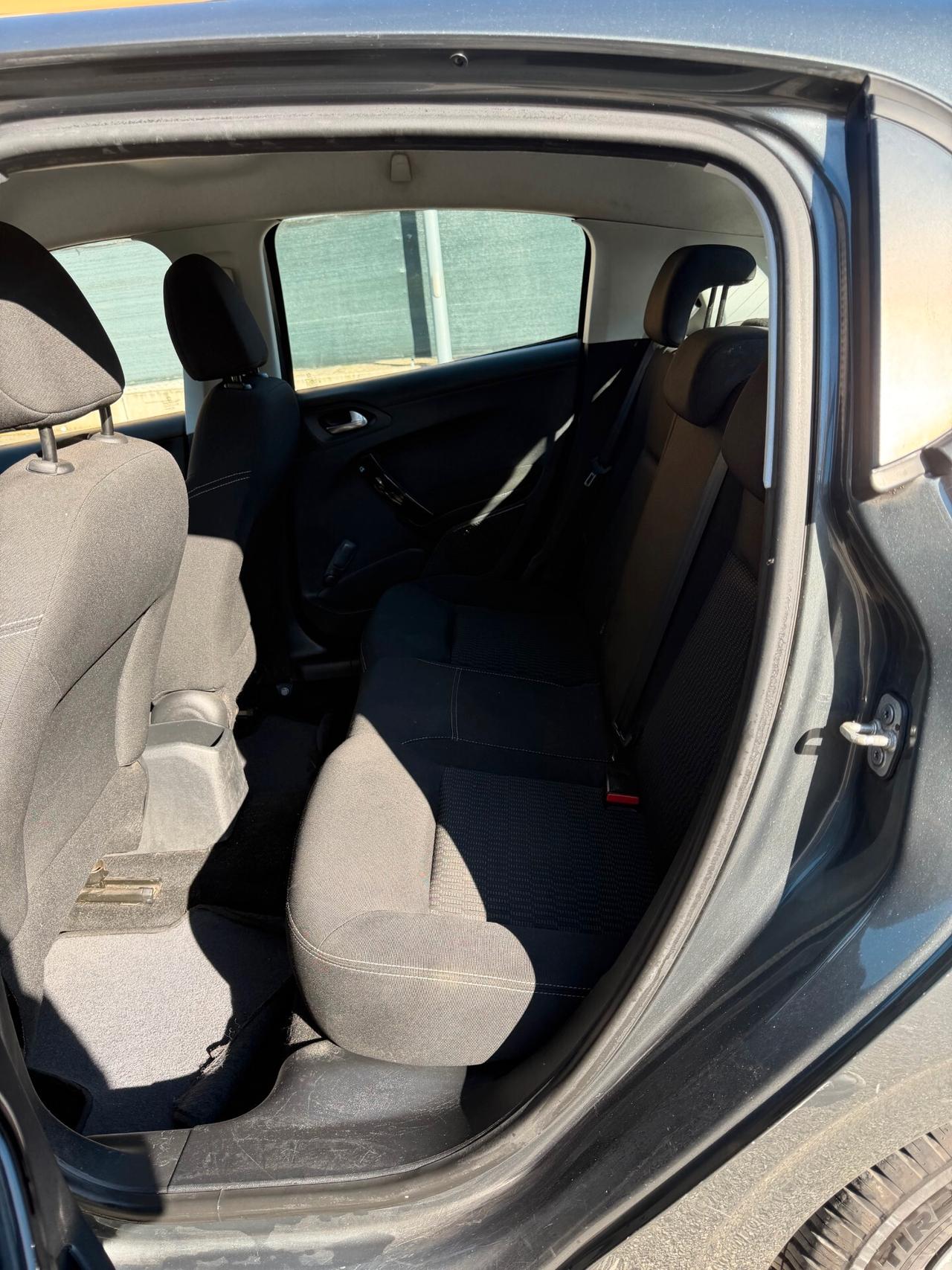 Peugeot 208 1.6 - NEOPATENTATI - 12 MESI DI GARANZIA -