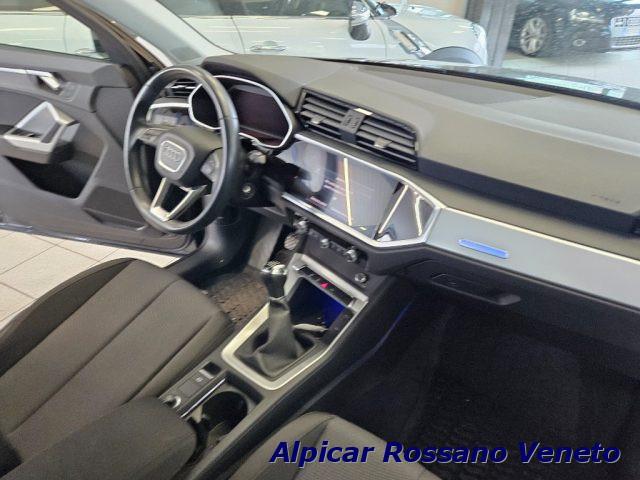 AUDI Q3 35 TDI Business Advanced