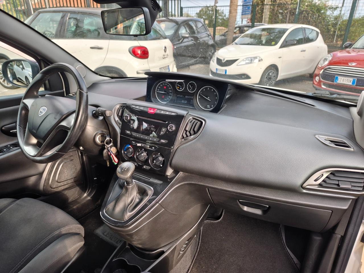 Lancia Ypsilon 0.9 TwinAir 85 CV 5 porte S&S DFN Gold