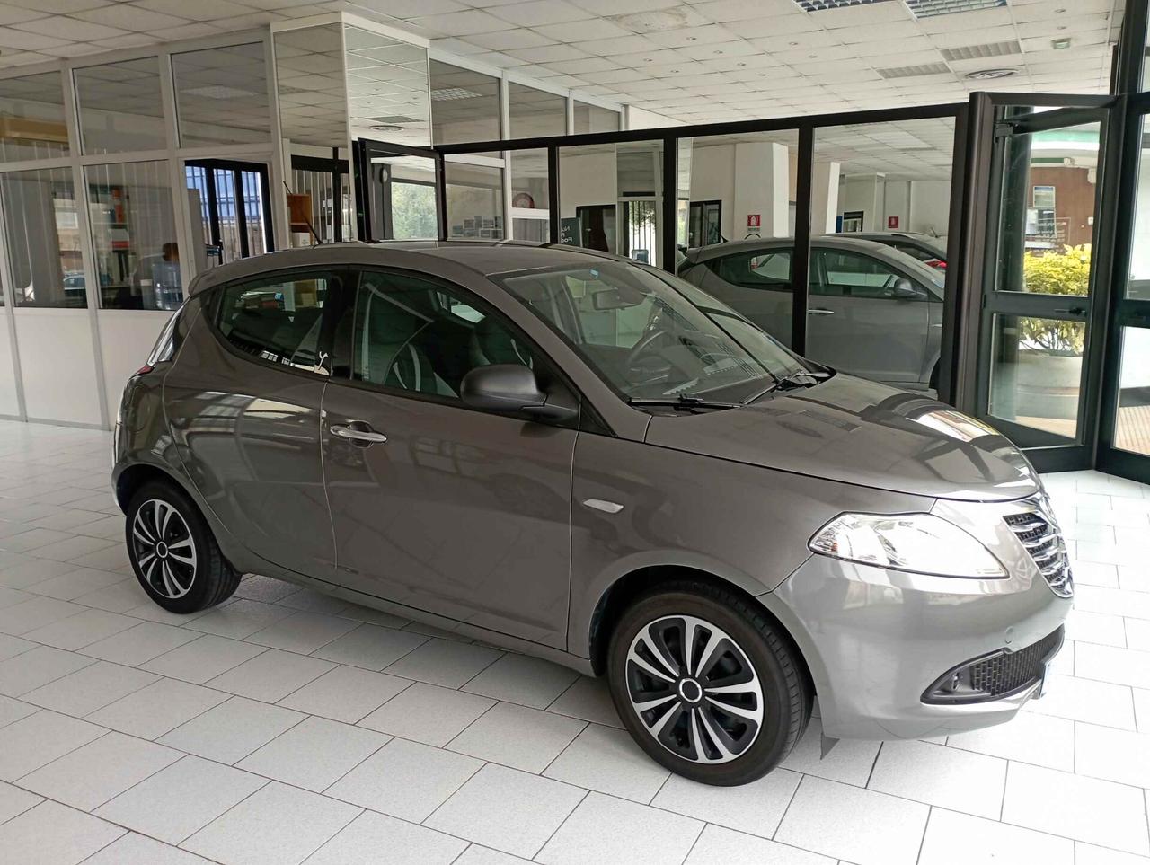 Lancia Ypsilon 1.2 69 CV 5 porte S&S Platinum