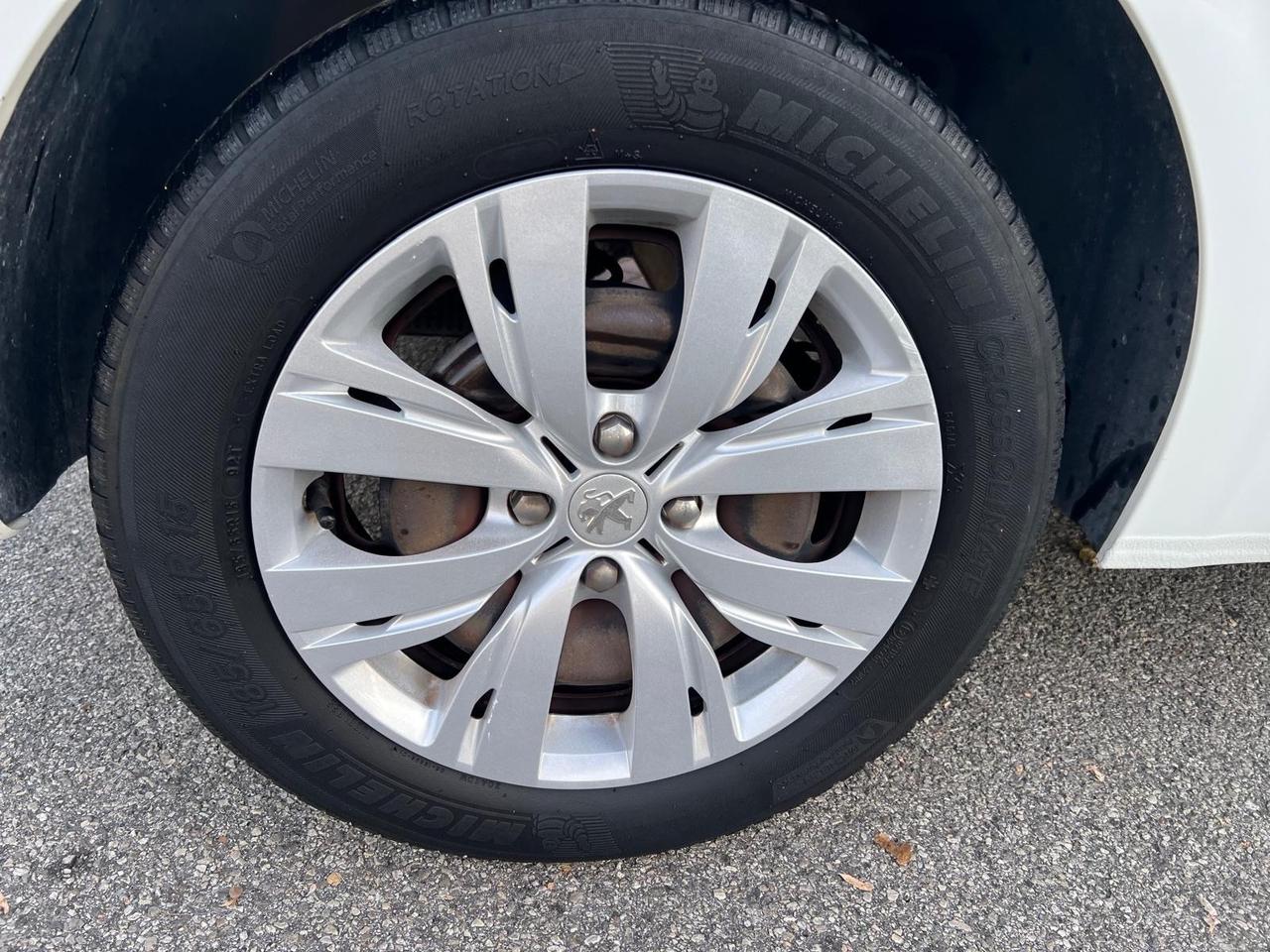 Peugeot 208 1.4 HDi 68 CV 5 porte 122000km