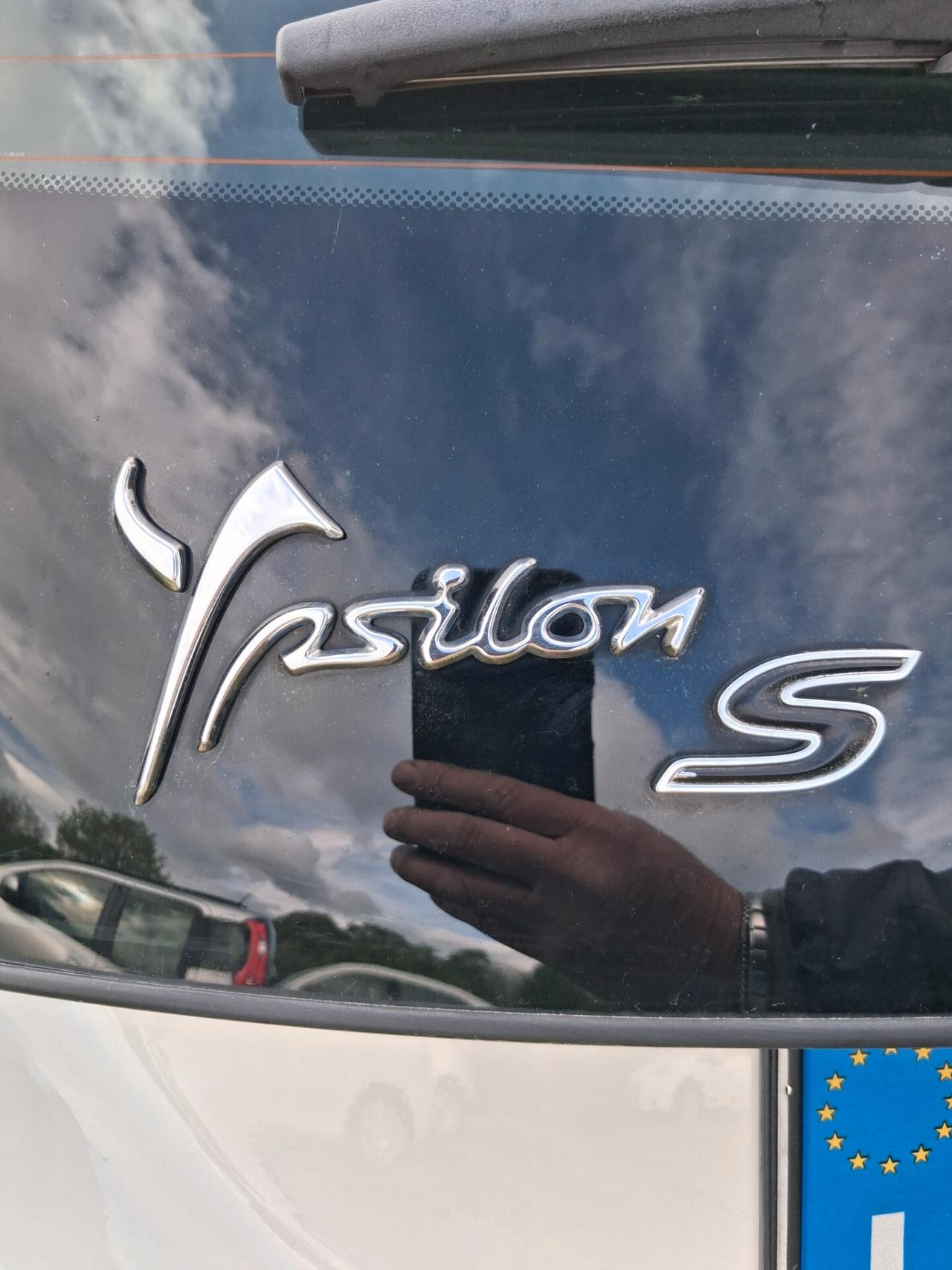Lancia Ypsilon 1.2 69 CV 5porte S Momodesign