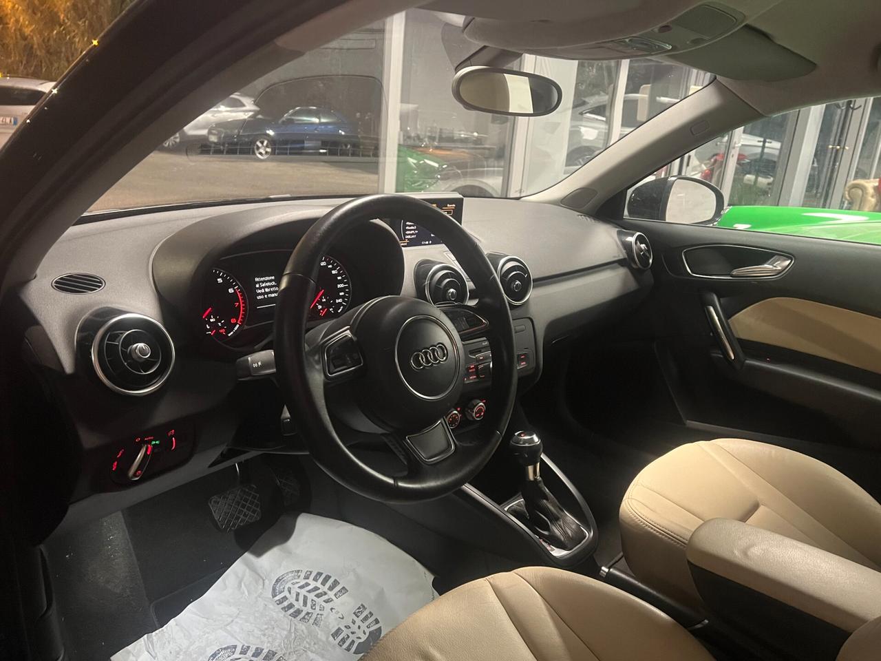 Audi A1 1.4 TFSI S tronic Ambition122 CV 3/PORTE /SEDILI SPORTIVI IN PELLE CREMA/SERVICE BOOK