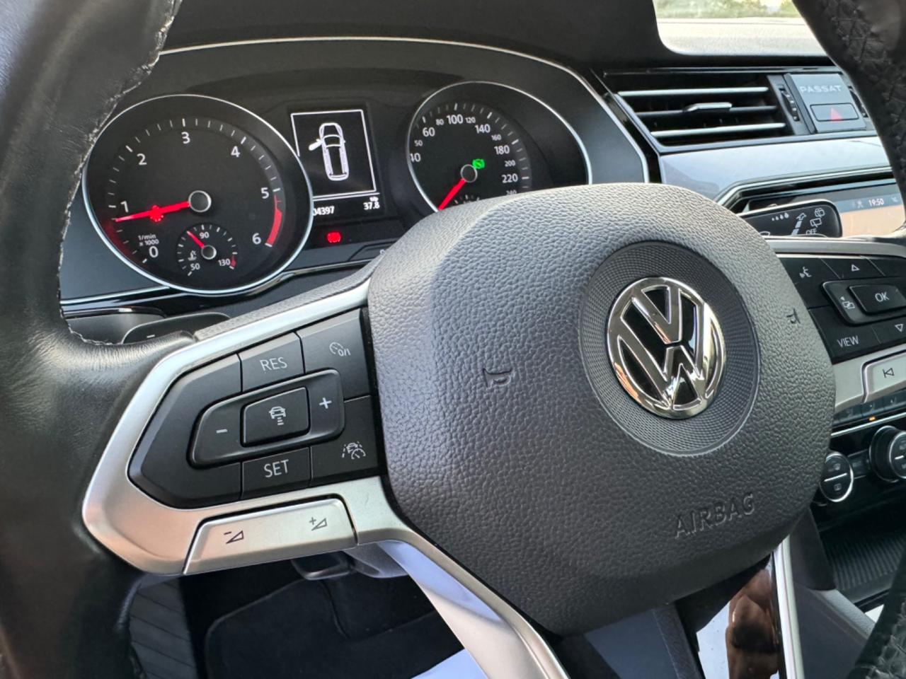 VOLKSWAGEN PASSAT 1.6 Tdi EVO Dsg - Led Navi