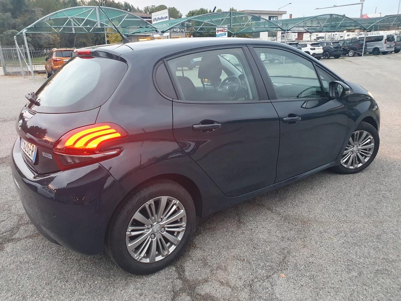 Peugeot 208 PureTech 82 5p. GPL Allure