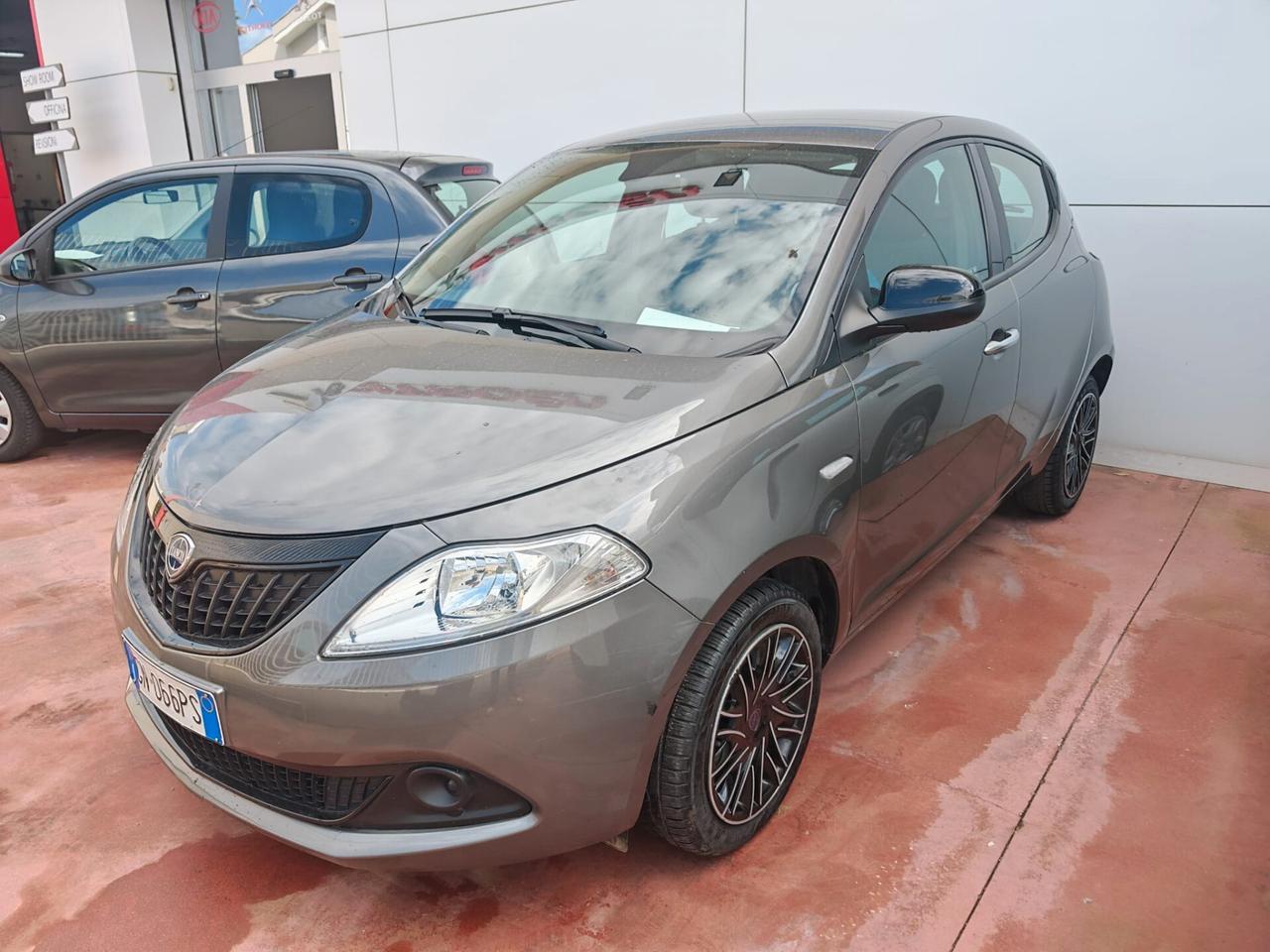 Lancia Ypsilon 1.0 FireFly 5 porte S&S Hybrid Silver