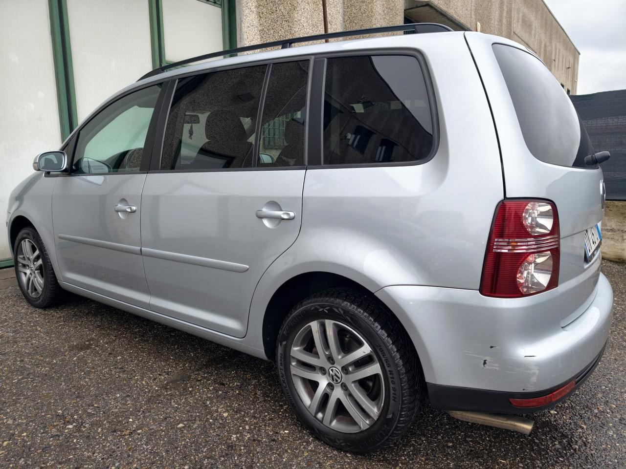 Volkswagen Touran 7 POSTI BENZINA METANO 2008