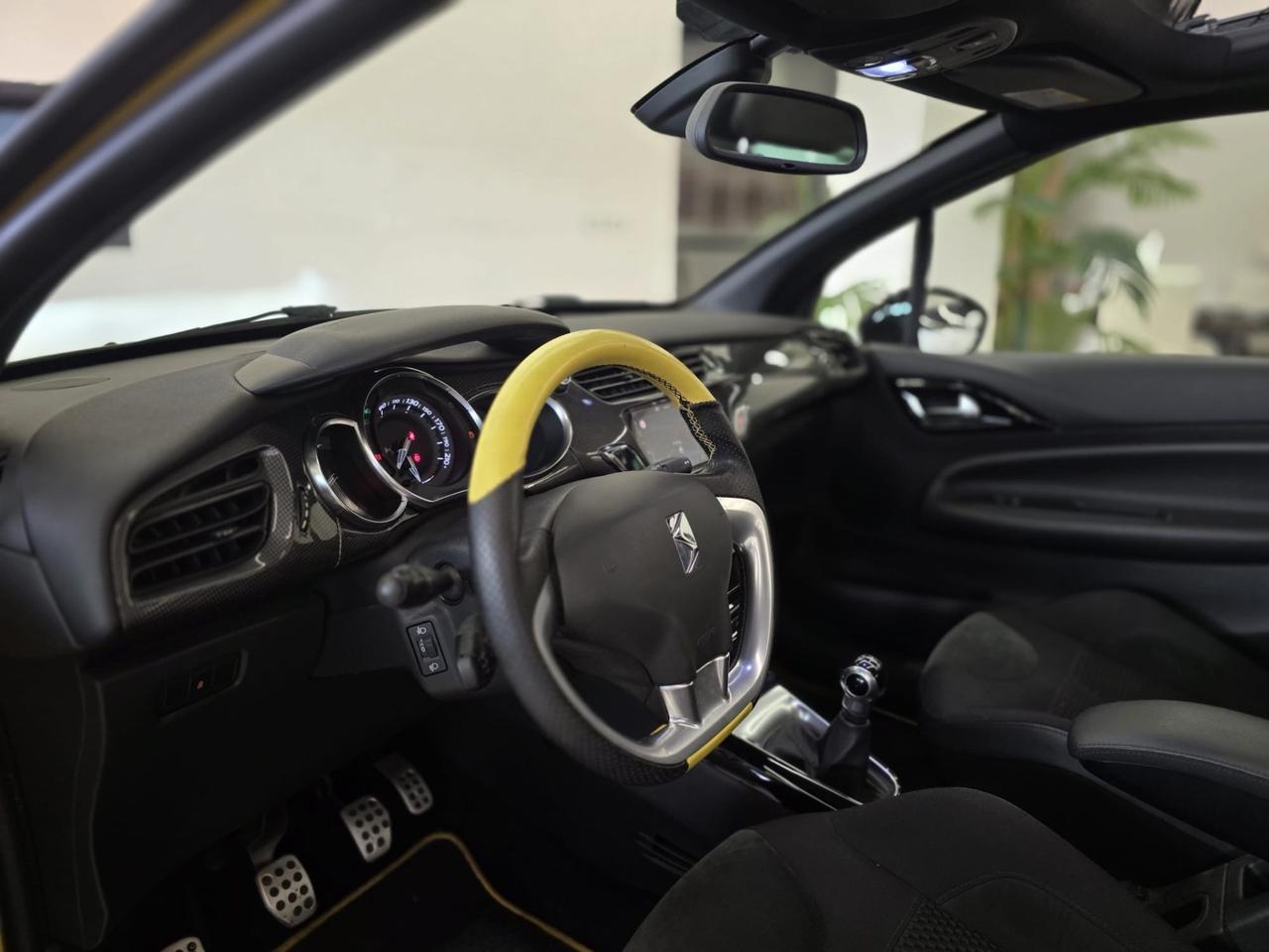 Ds DS3 3 Performance Black Special Cabrio