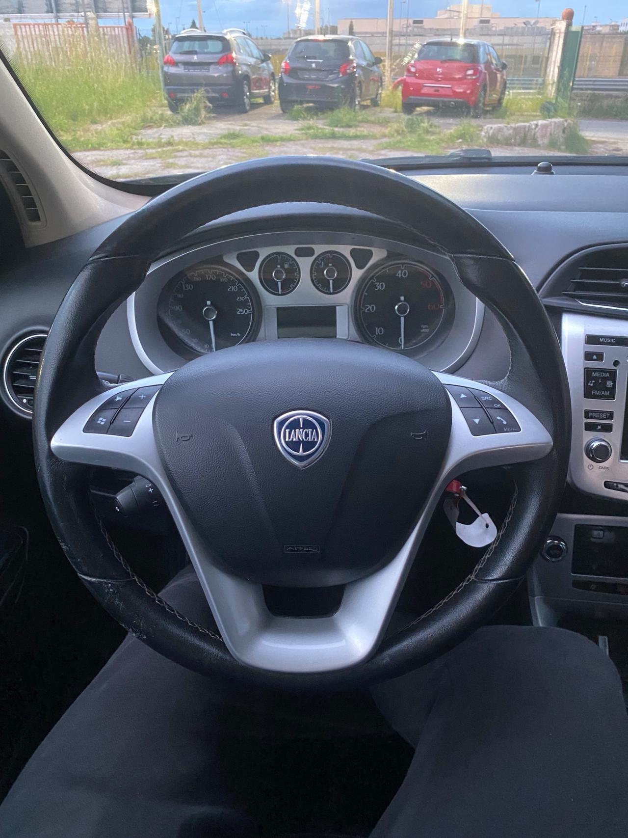 Lancia Delta 1.6 MJT DPF 105 CV Silver