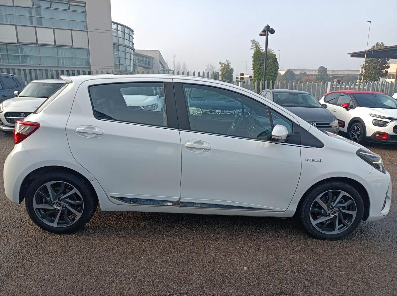 Toyota Yaris 1.5 hybrid 5 p. trend "White Edition"